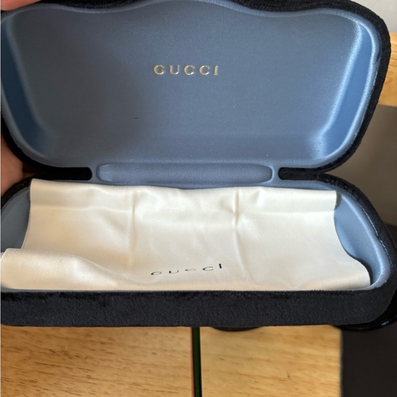 Gucci Round Tinted Sunglasses with Sherry Line on the side - Picture 8 of 10